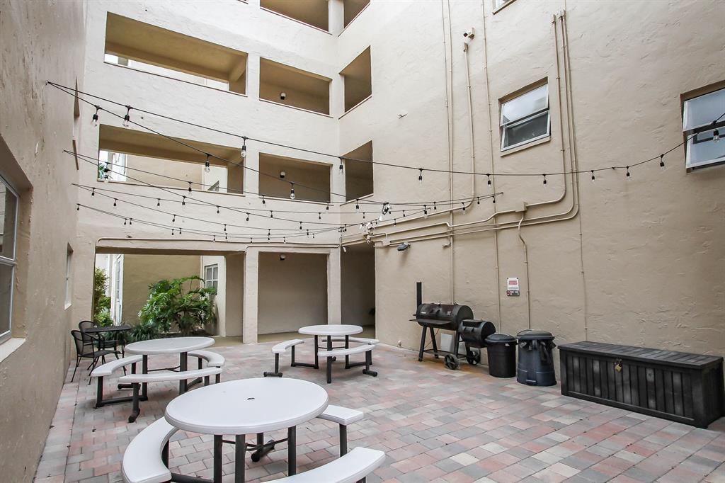 VILLAGE ROYALE GREENHILL CONDO - Residential