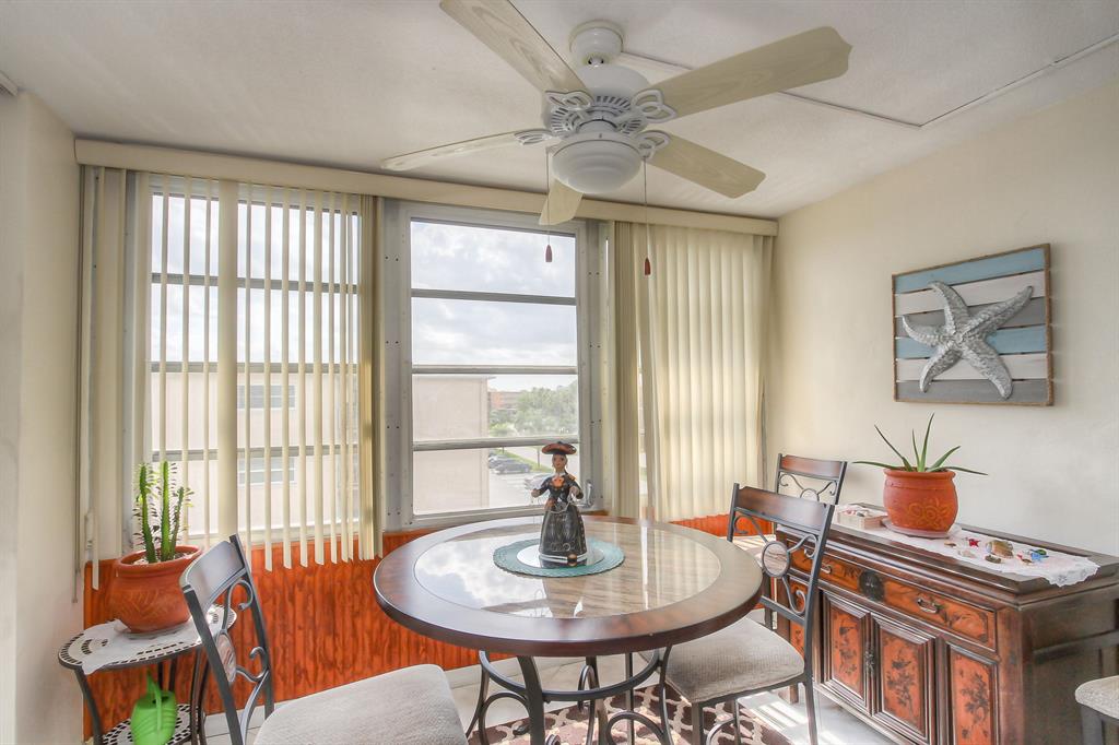VILLAGE ROYALE GREENHILL CONDO - Residential