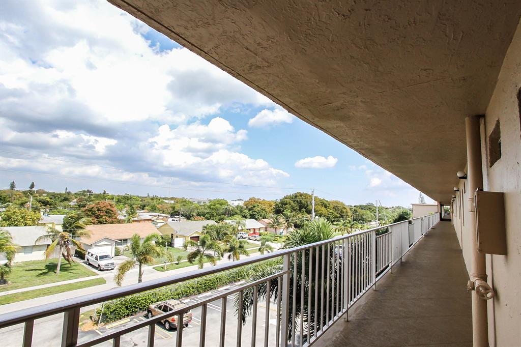 VILLAGE ROYALE GREENHILL CONDO - Residential