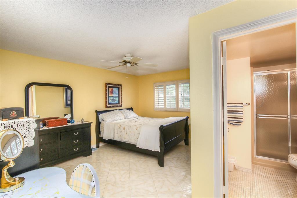 VILLAGE ROYALE GREENHILL CONDO - Residential