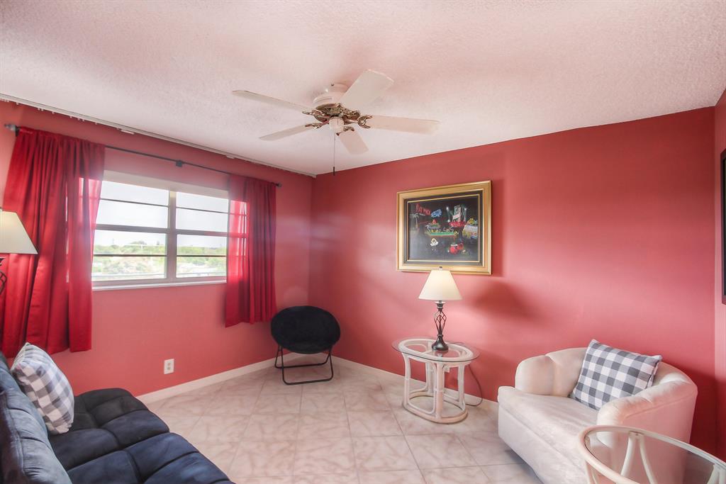 VILLAGE ROYALE GREENHILL CONDO - Residential