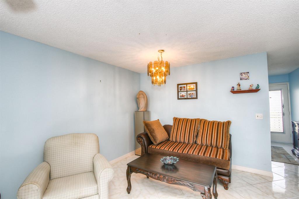 VILLAGE ROYALE GREENHILL CONDO - Residential