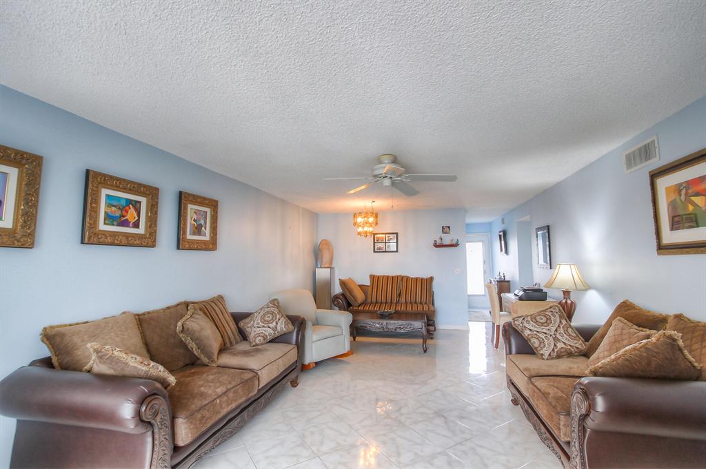 VILLAGE ROYALE GREENHILL CONDO - Residential