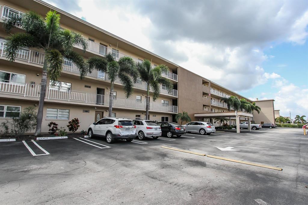 VILLAGE ROYALE GREENHILL CONDO - Residential
