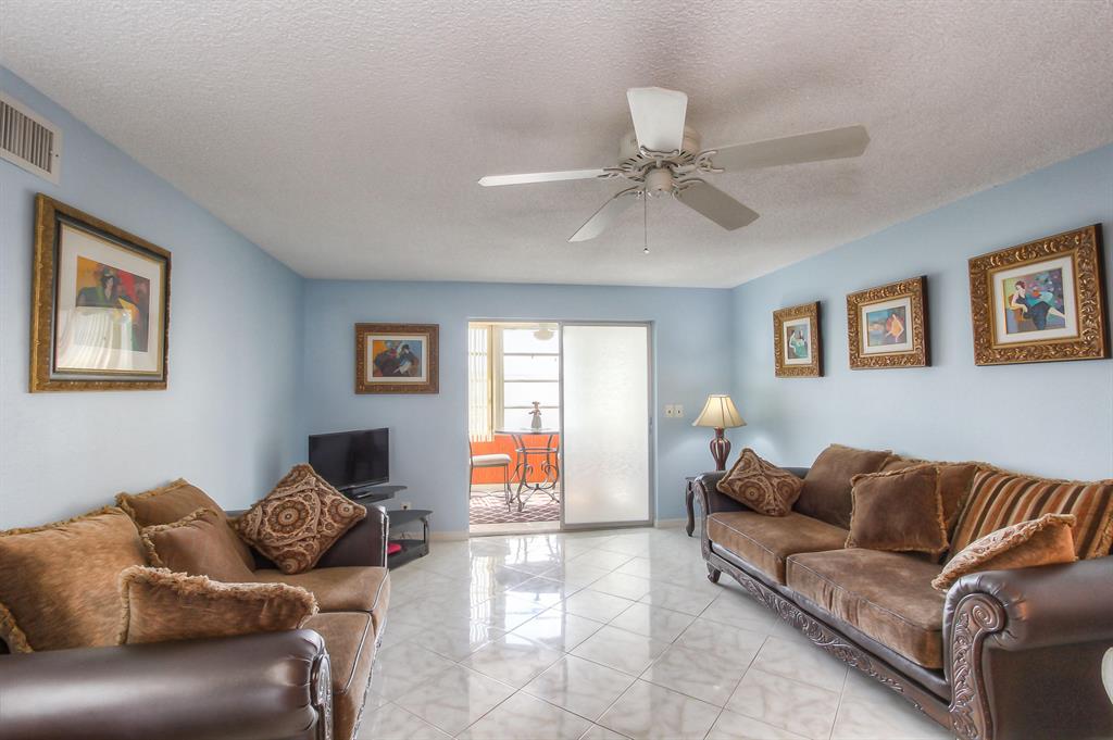 VILLAGE ROYALE GREENHILL CONDO - Residential