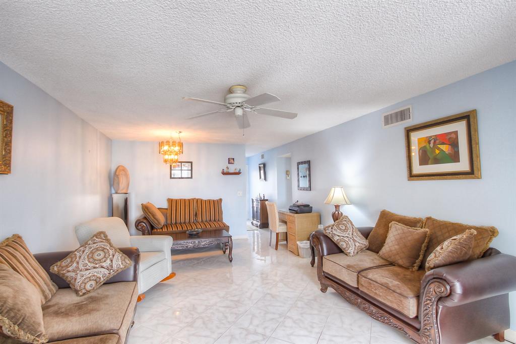 VILLAGE ROYALE GREENHILL CONDO - Residential