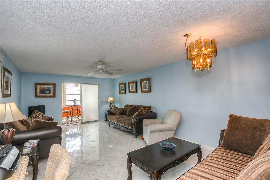 VILLAGE ROYALE GREENHILL CONDO - Residential