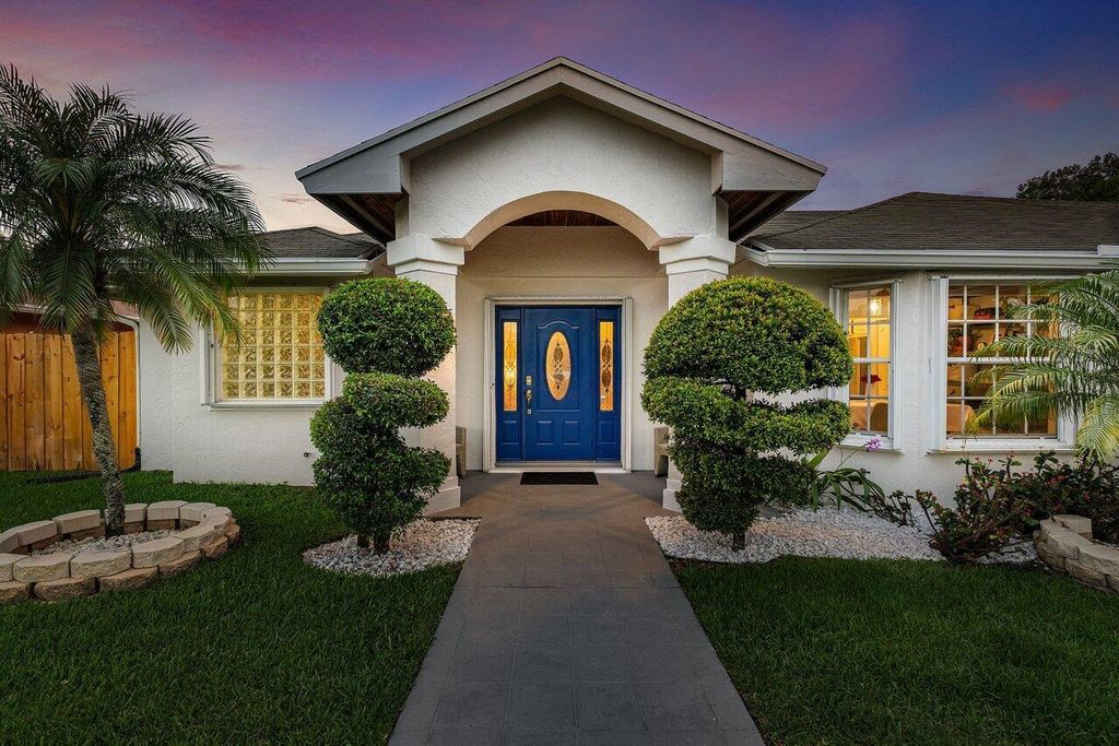 Photo of 816 SW 1st Court, Boynton Beach, FL 33426 (MLS # R11095637)