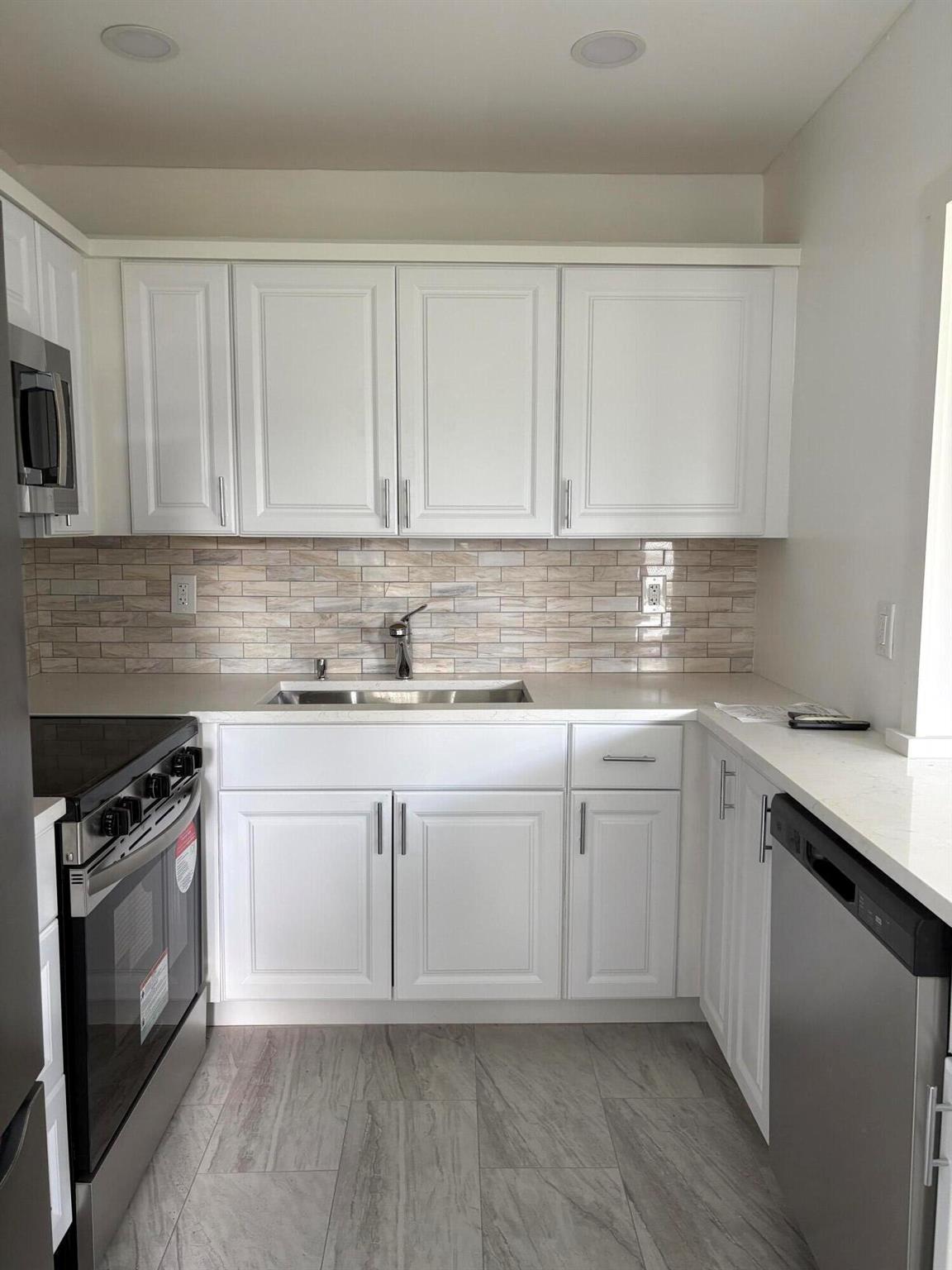 CENTURY VILLAGE / NORWICH - Residential Lease