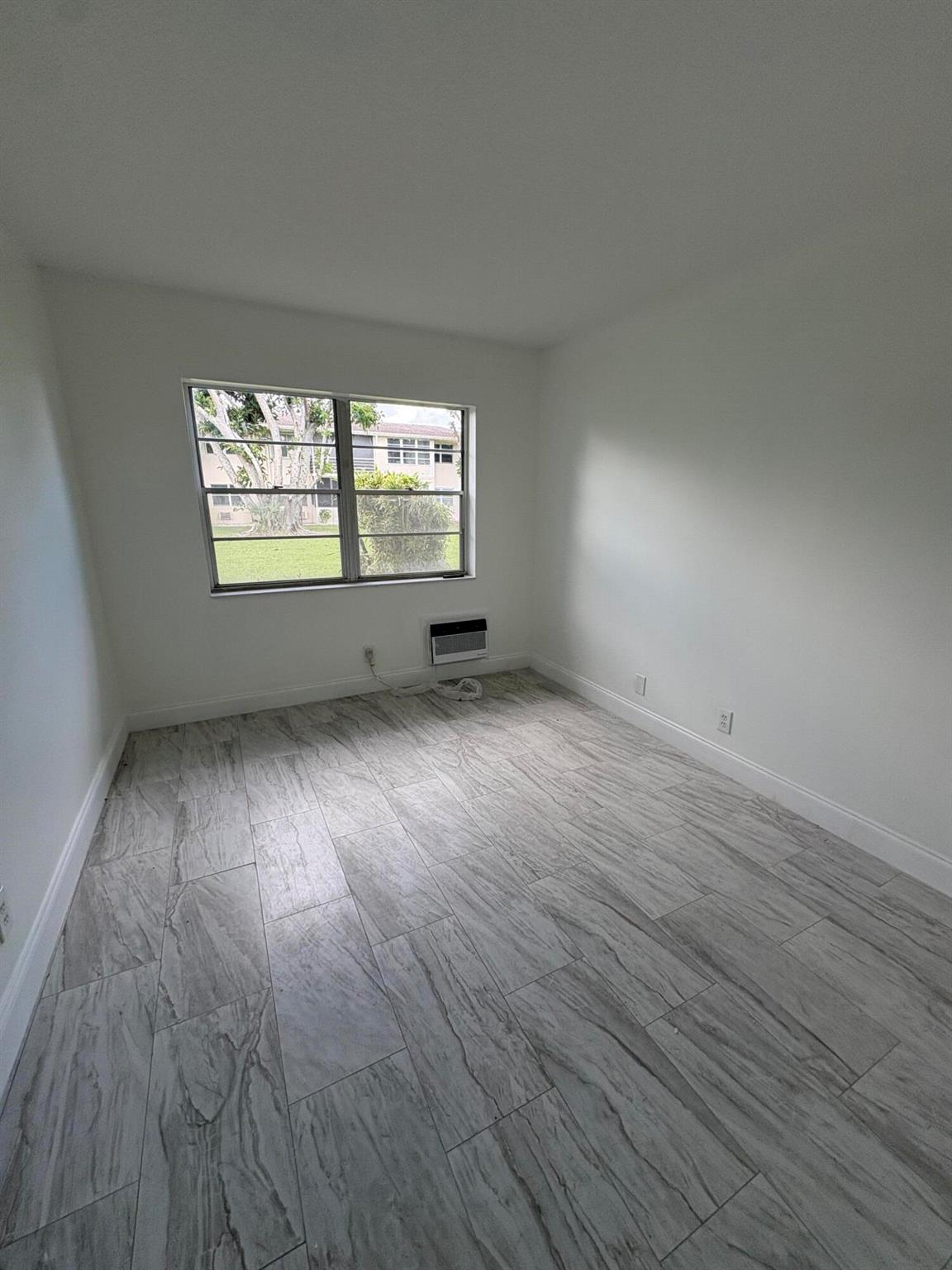 CENTURY VILLAGE / NORWICH - Residential Lease