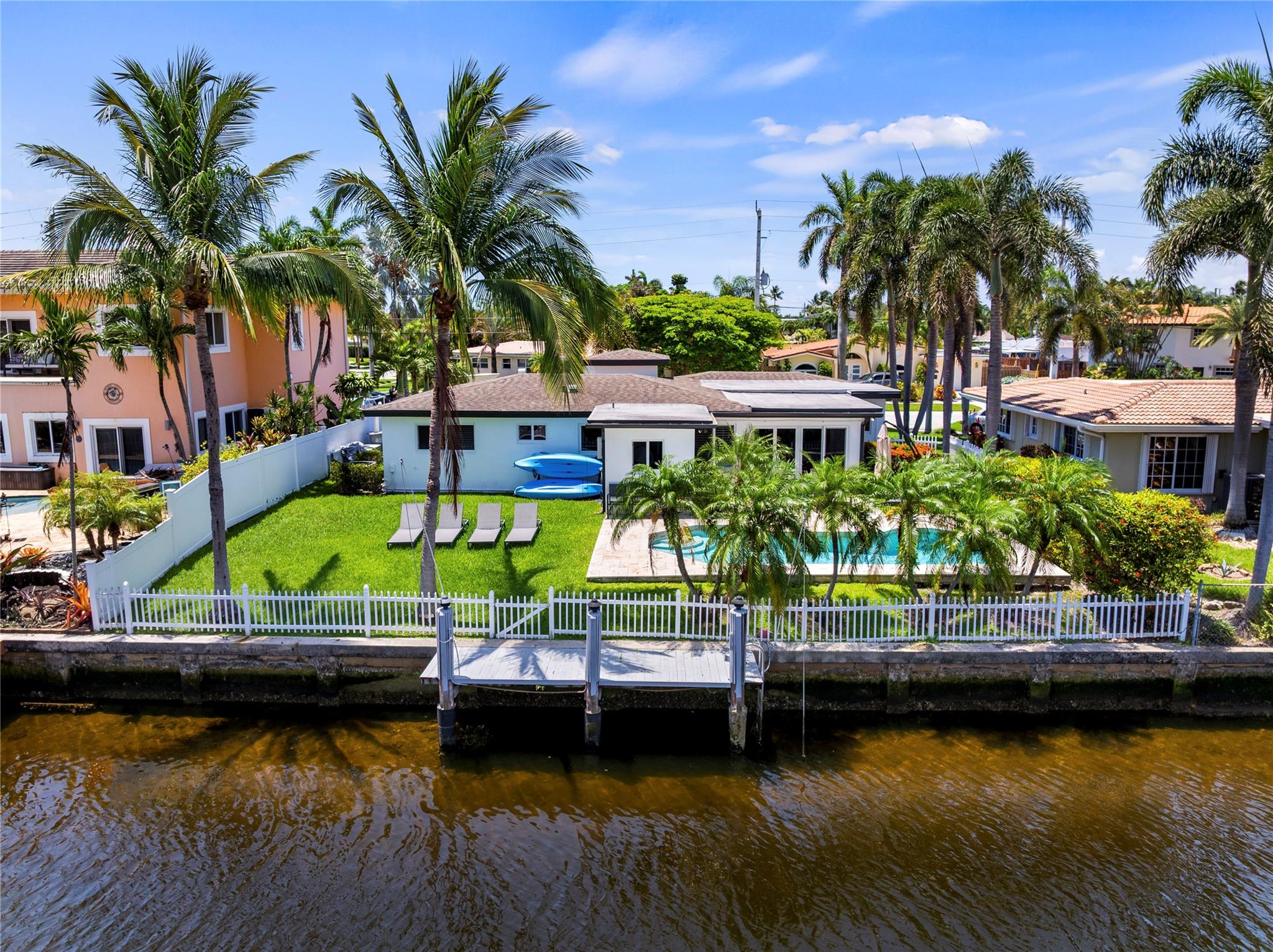 331 SE 12th St, Pompano Beach, FL, 33060/$1,195,000 4 331 SE 12th St