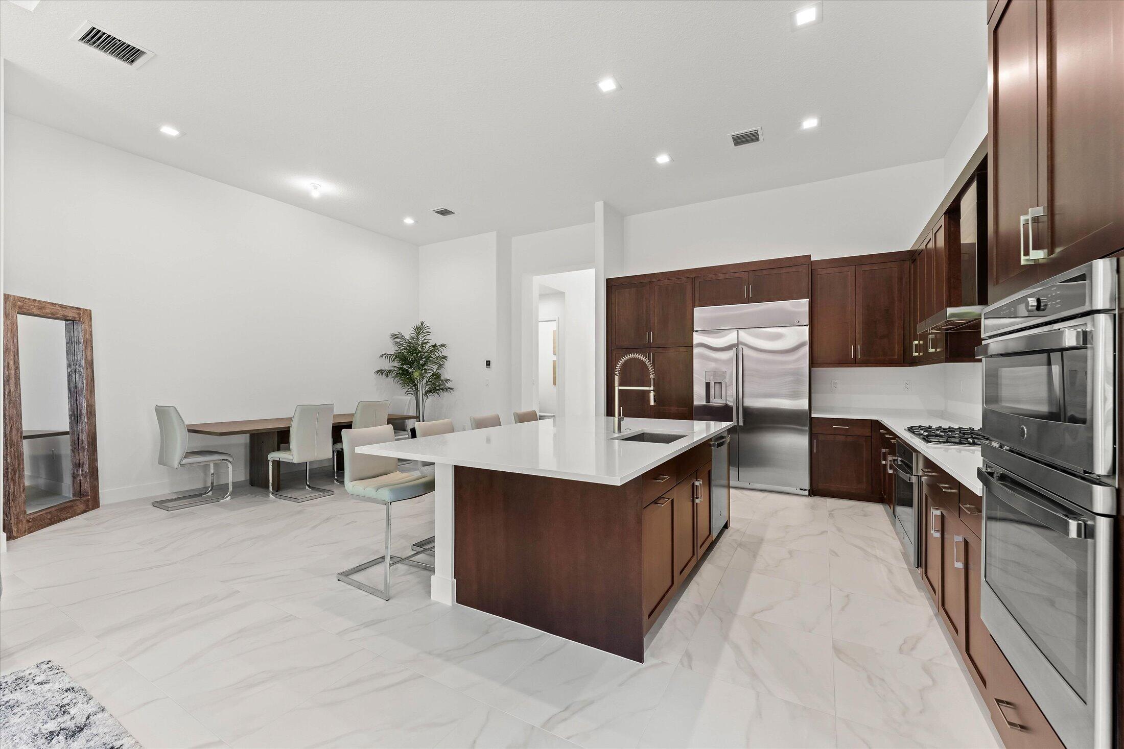 JOHNS WEST PUD/LOTUS EDGE - Residential Lease