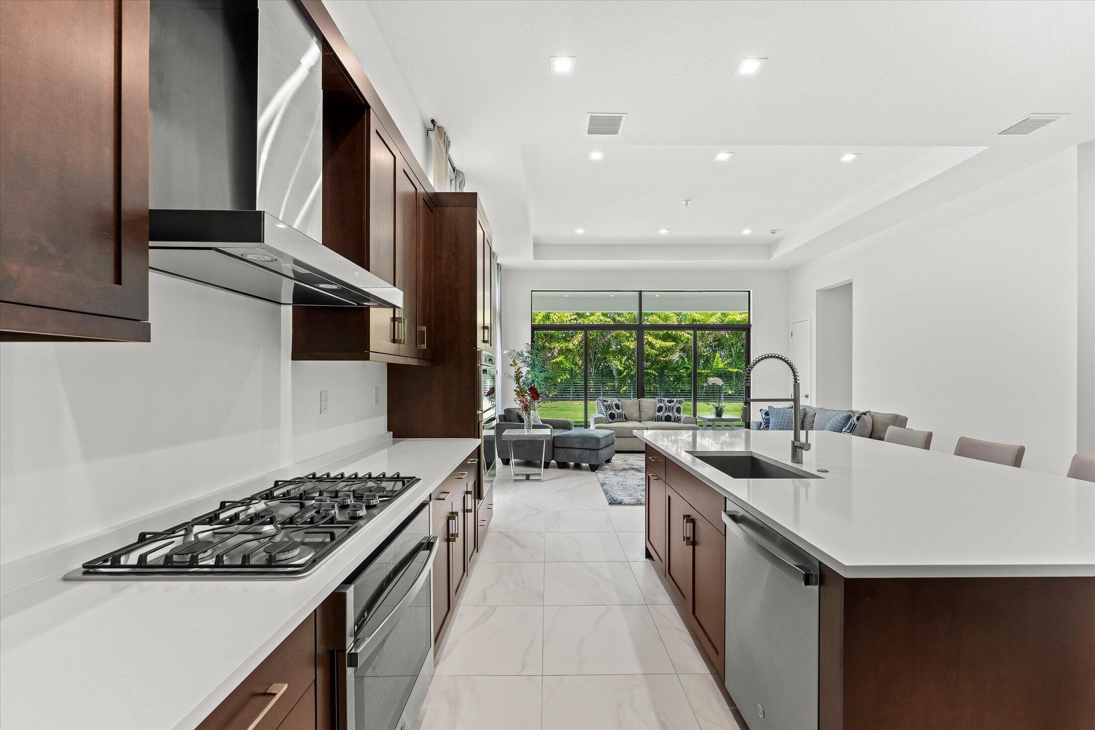 JOHNS WEST PUD/LOTUS EDGE - Residential Lease