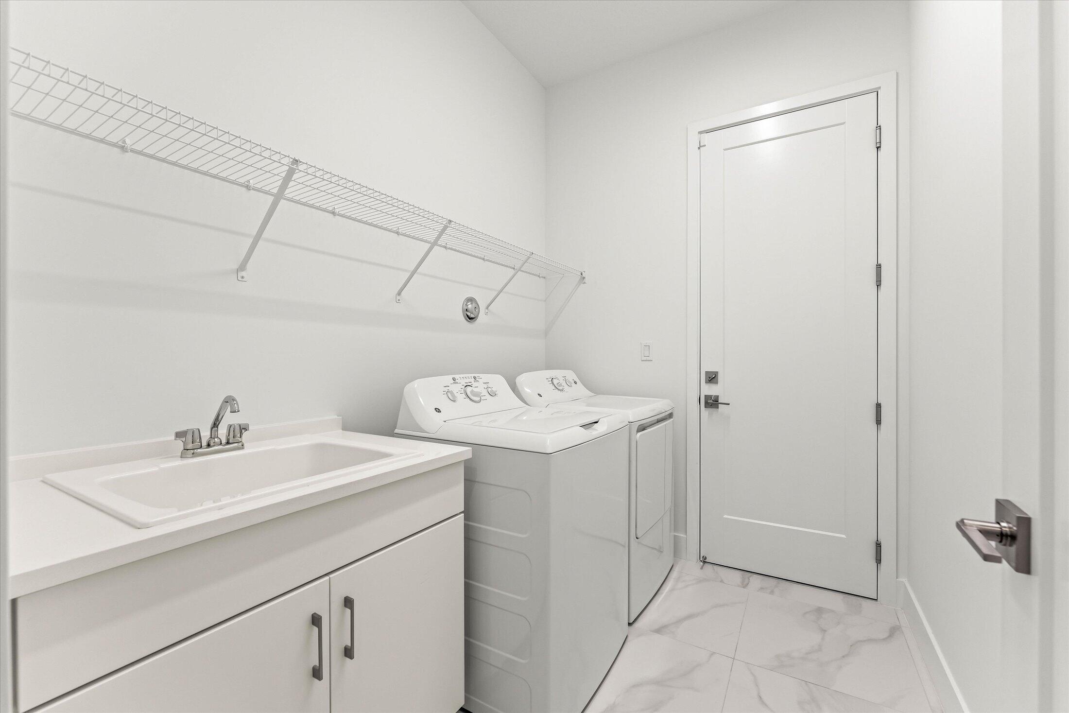 JOHNS WEST PUD/LOTUS EDGE - Residential Lease