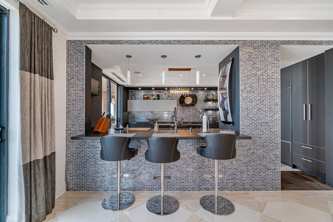 200 EAST PALMETTO PARK CO - Residential