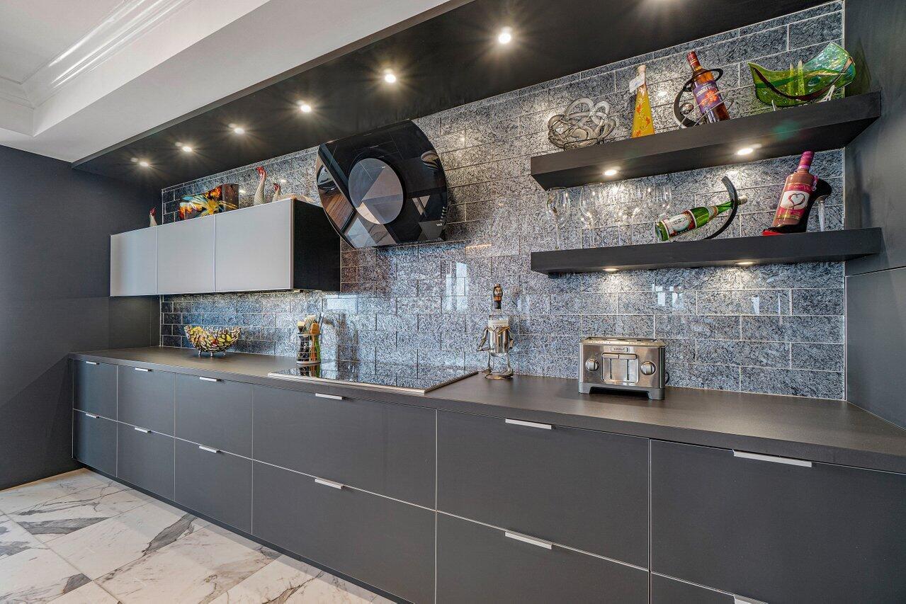 200 EAST PALMETTO PARK CO - Residential