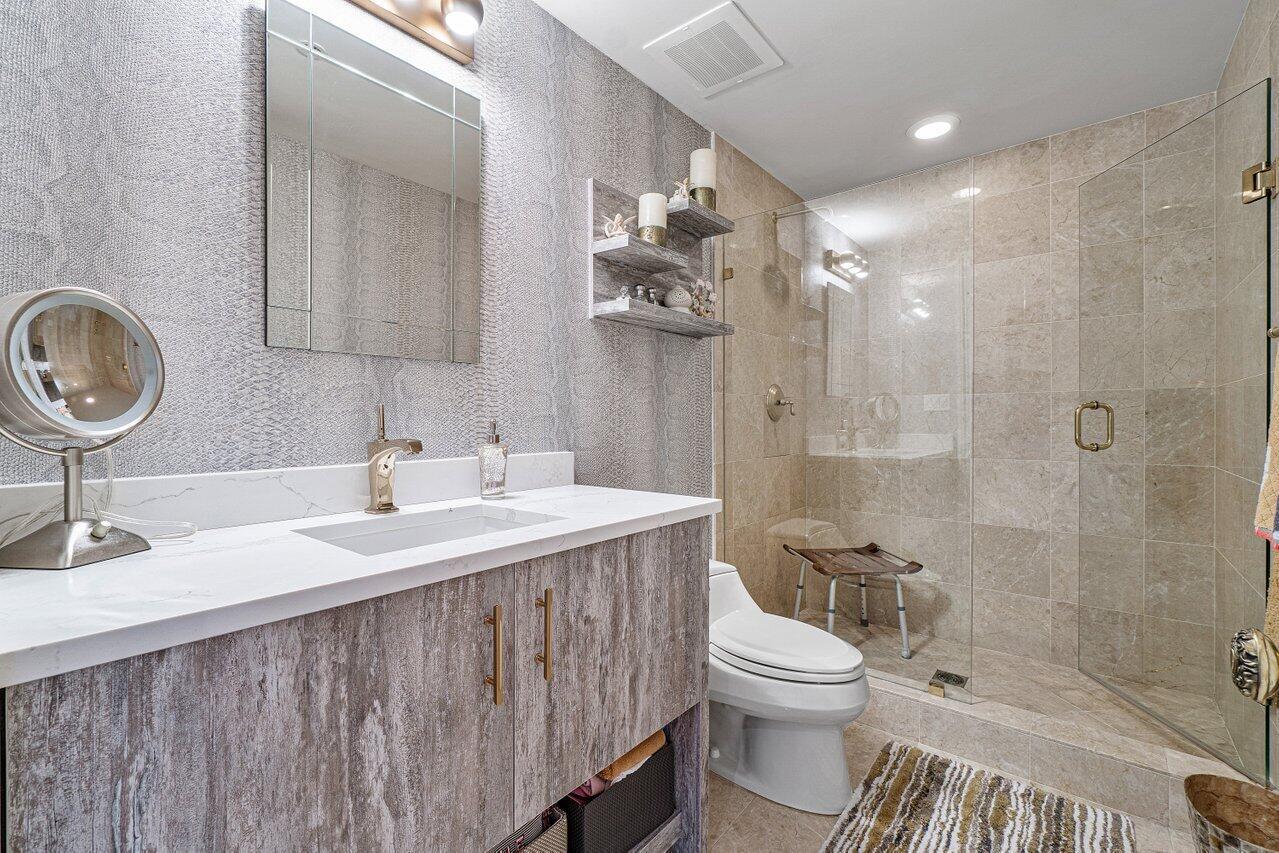 200 EAST PALMETTO PARK CO - Residential