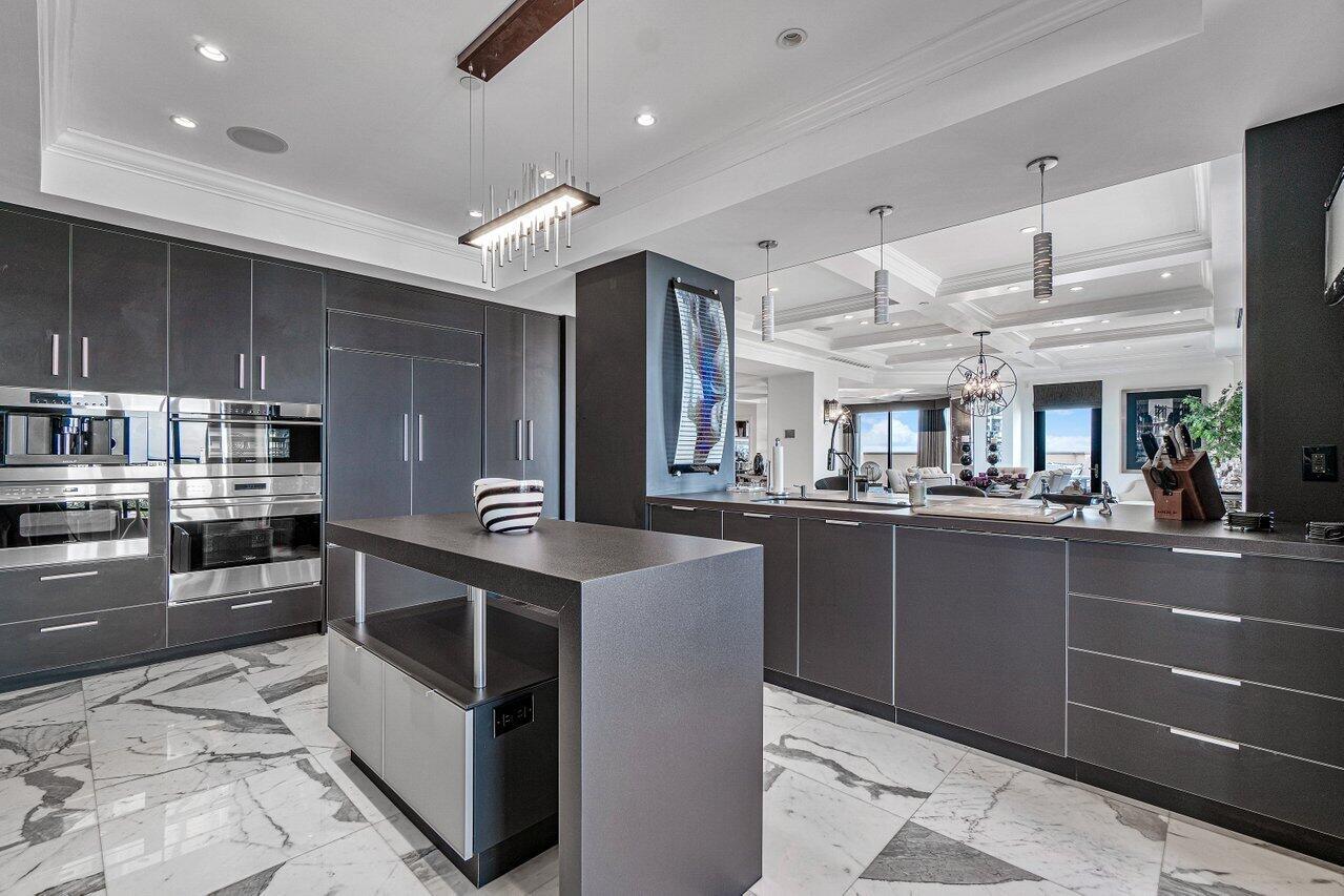 200 EAST PALMETTO PARK CO - Residential