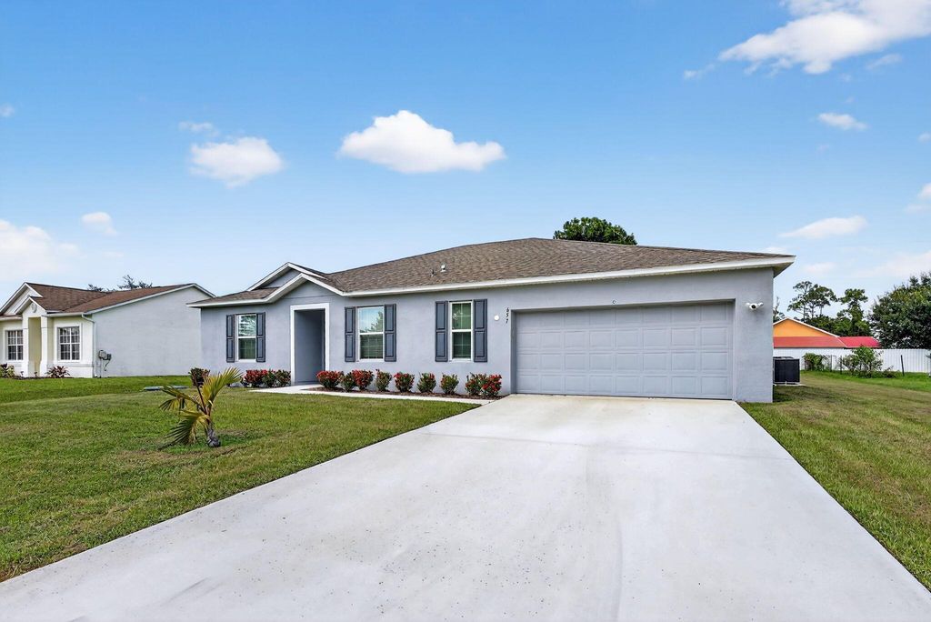 Photo of 657 NE Horizon Lane, Port Saint Lucie, FL 34983 (MLS # R11116741)