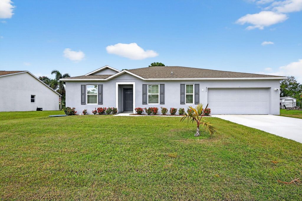 Photo of 657 NE Horizon Lane, Port Saint Lucie, FL 34983 (MLS # R11116741)