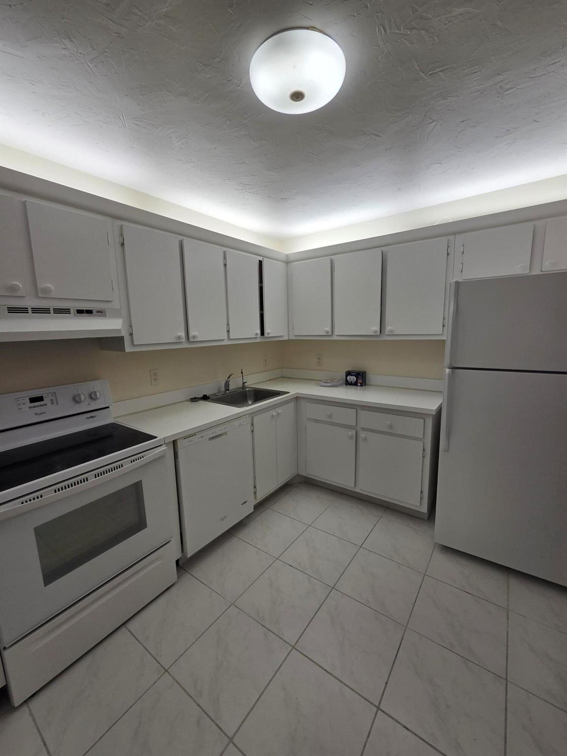 CYPRESSES OF BOCA LAGO CO - Residential Lease