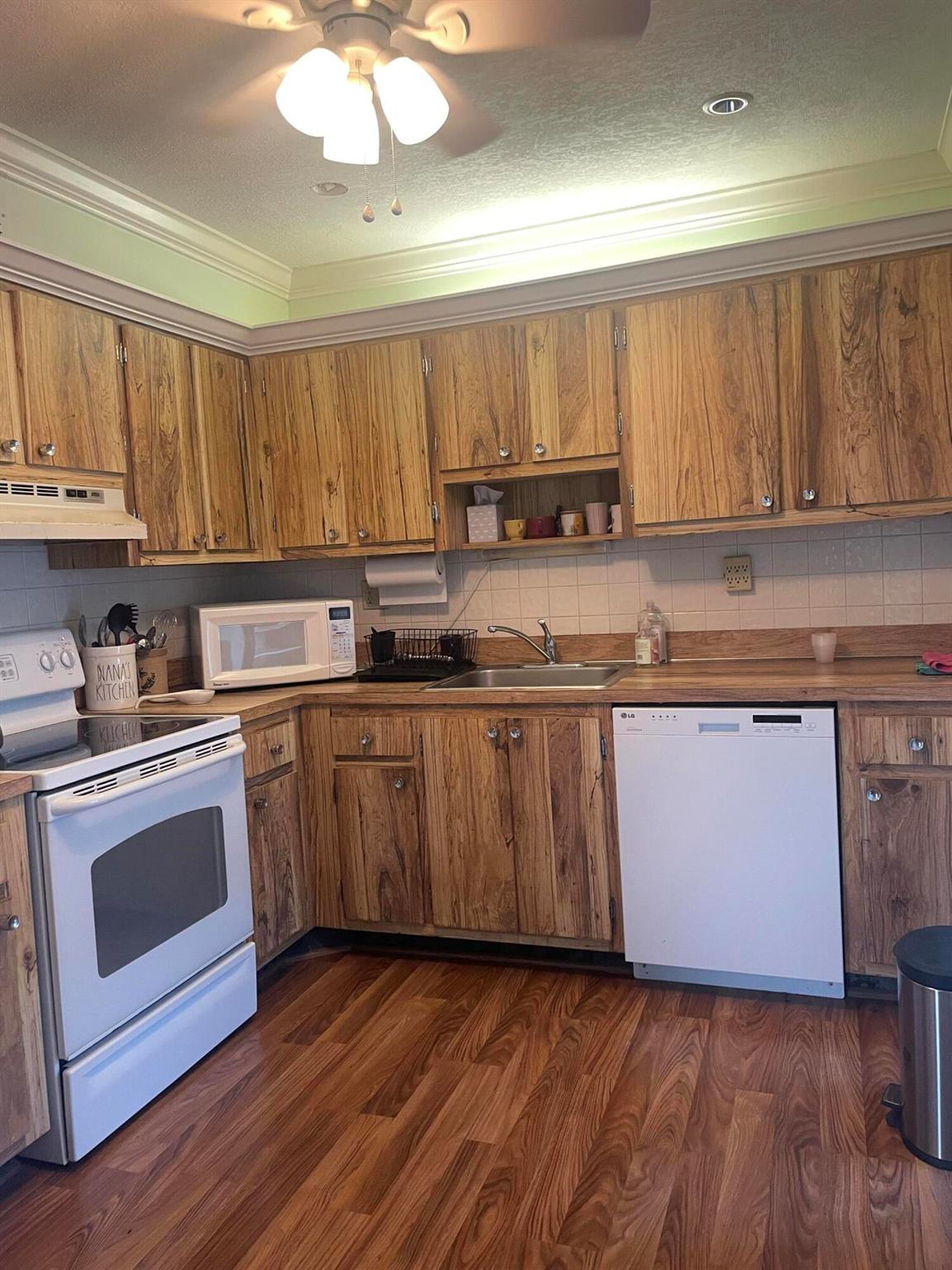 KINGS POINT PIEDMONT COND - Residential Lease