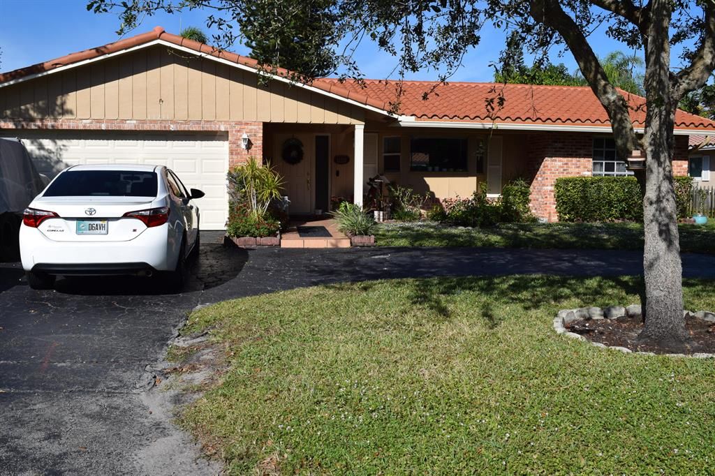 Photo of 11211 NW 40 Street, Coral Springs, FL 33065 (MLS # R10763384)