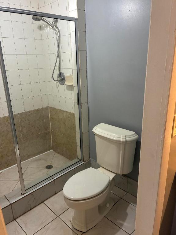 COUNTRY CLUB ACRES 2 - Residential Lease