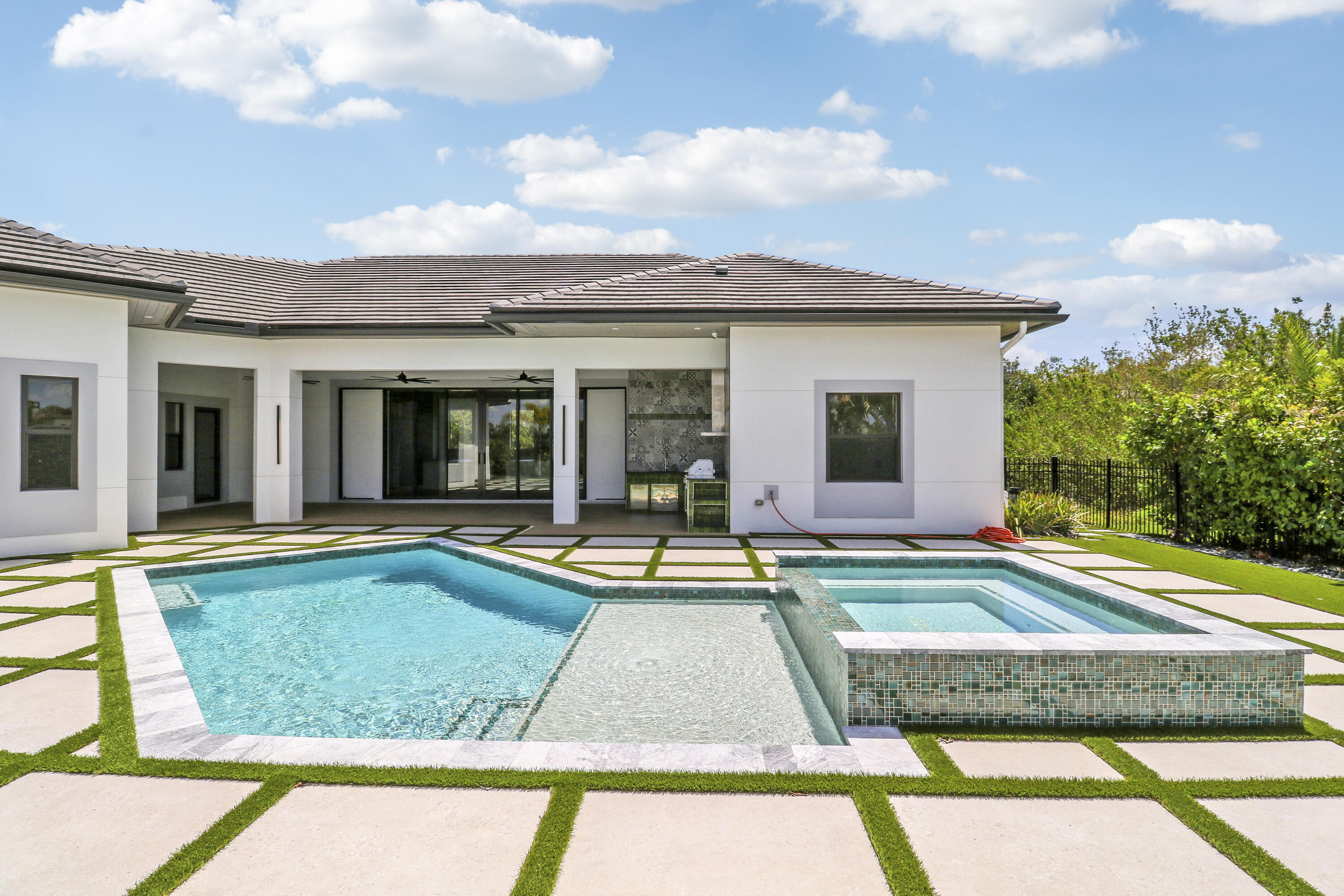 FIRST REPLAT OF RIVER POINT PUD - Residential
