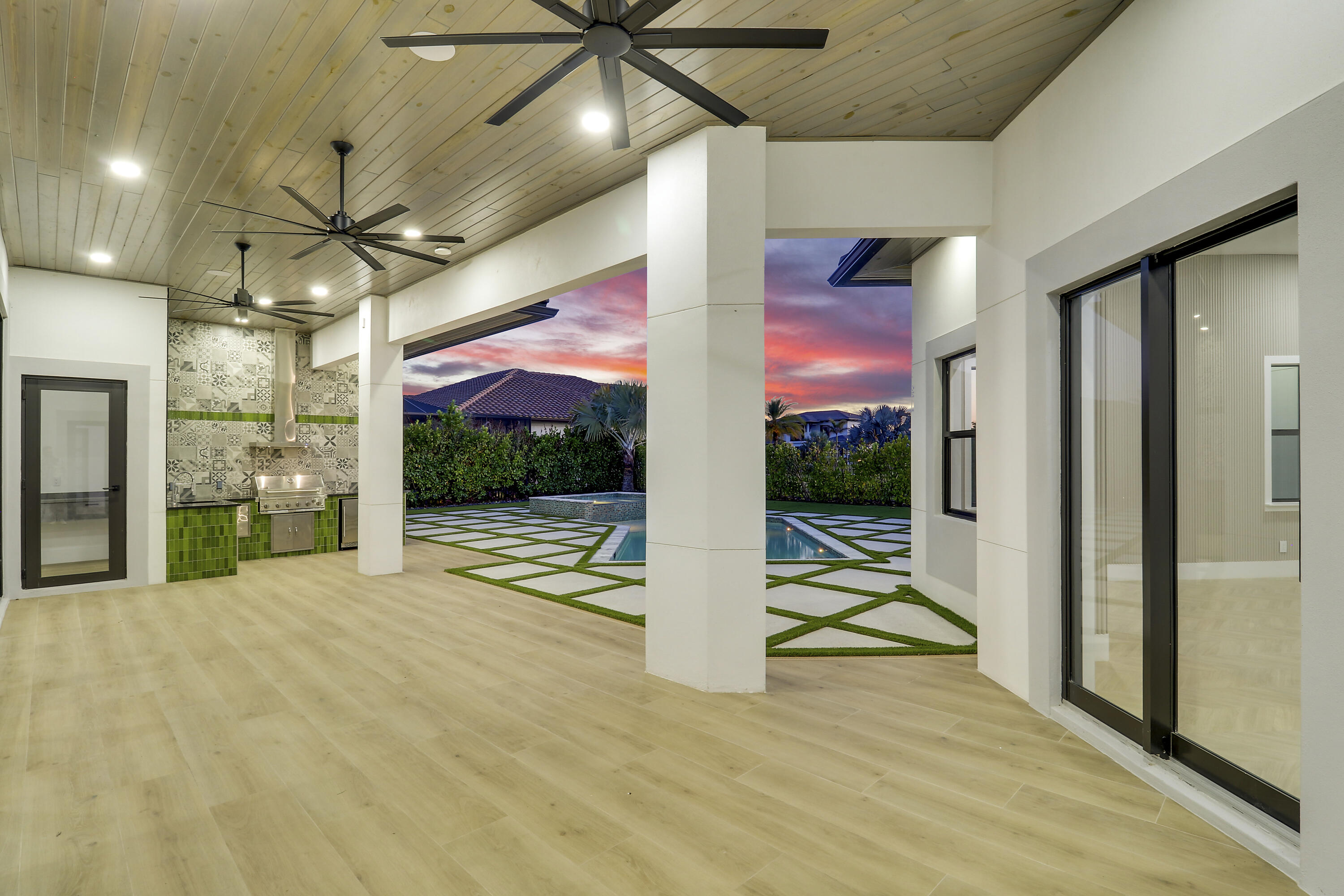 FIRST REPLAT OF RIVER POINT PUD - Residential