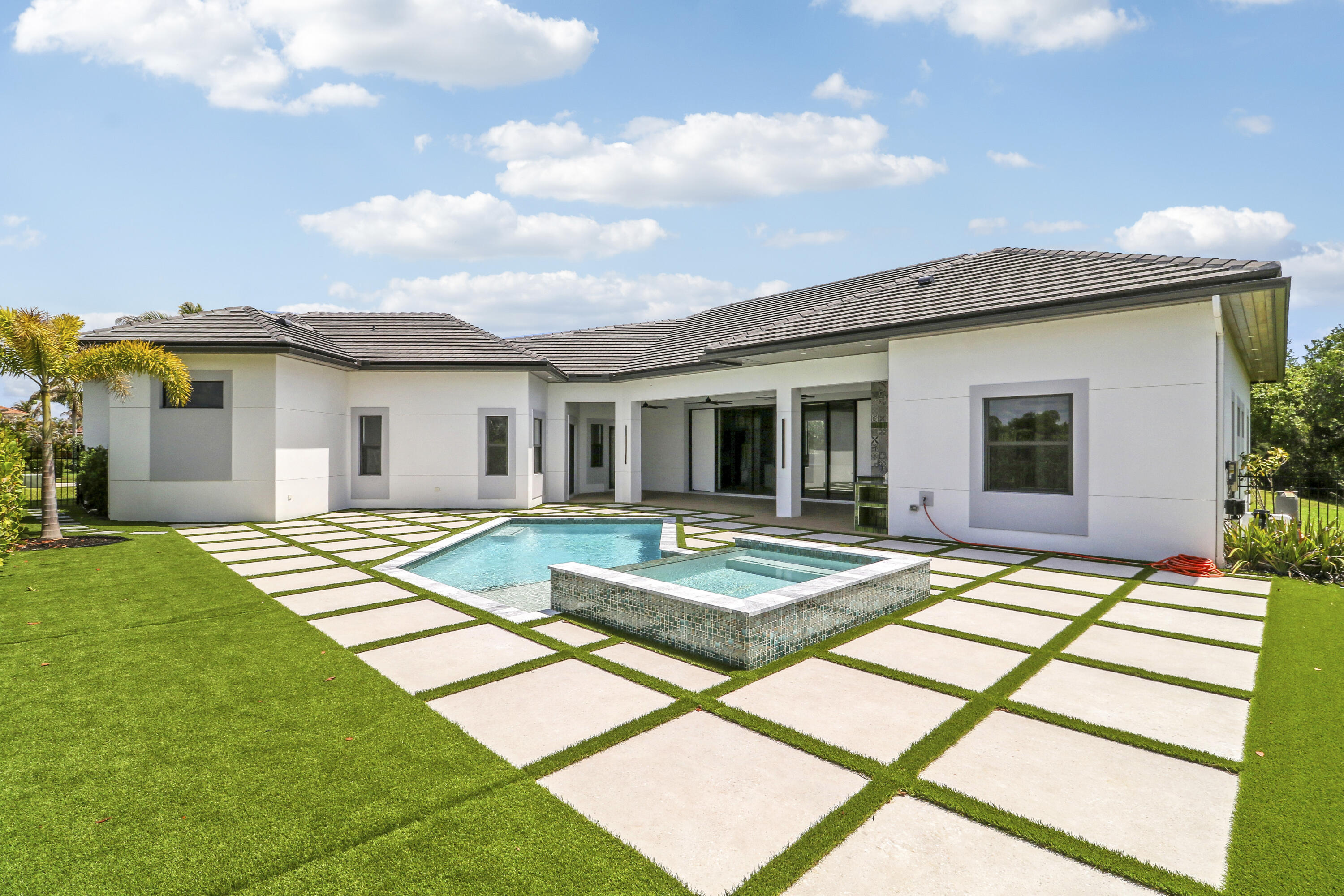 FIRST REPLAT OF RIVER POINT PUD - Residential