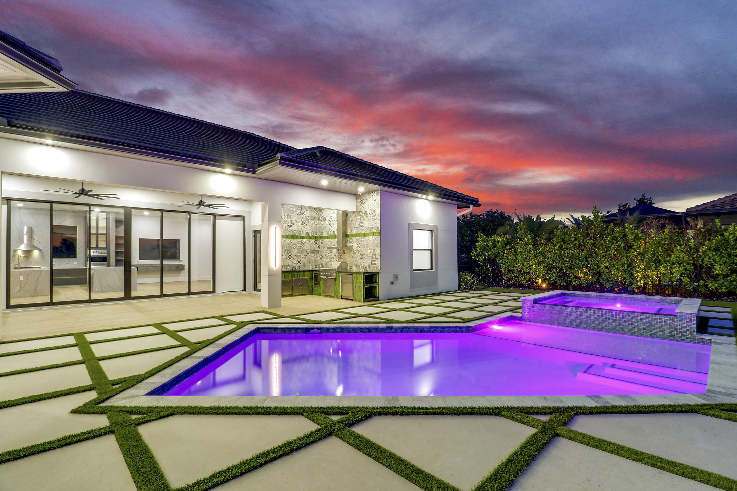 FIRST REPLAT OF RIVER POINT PUD - Residential