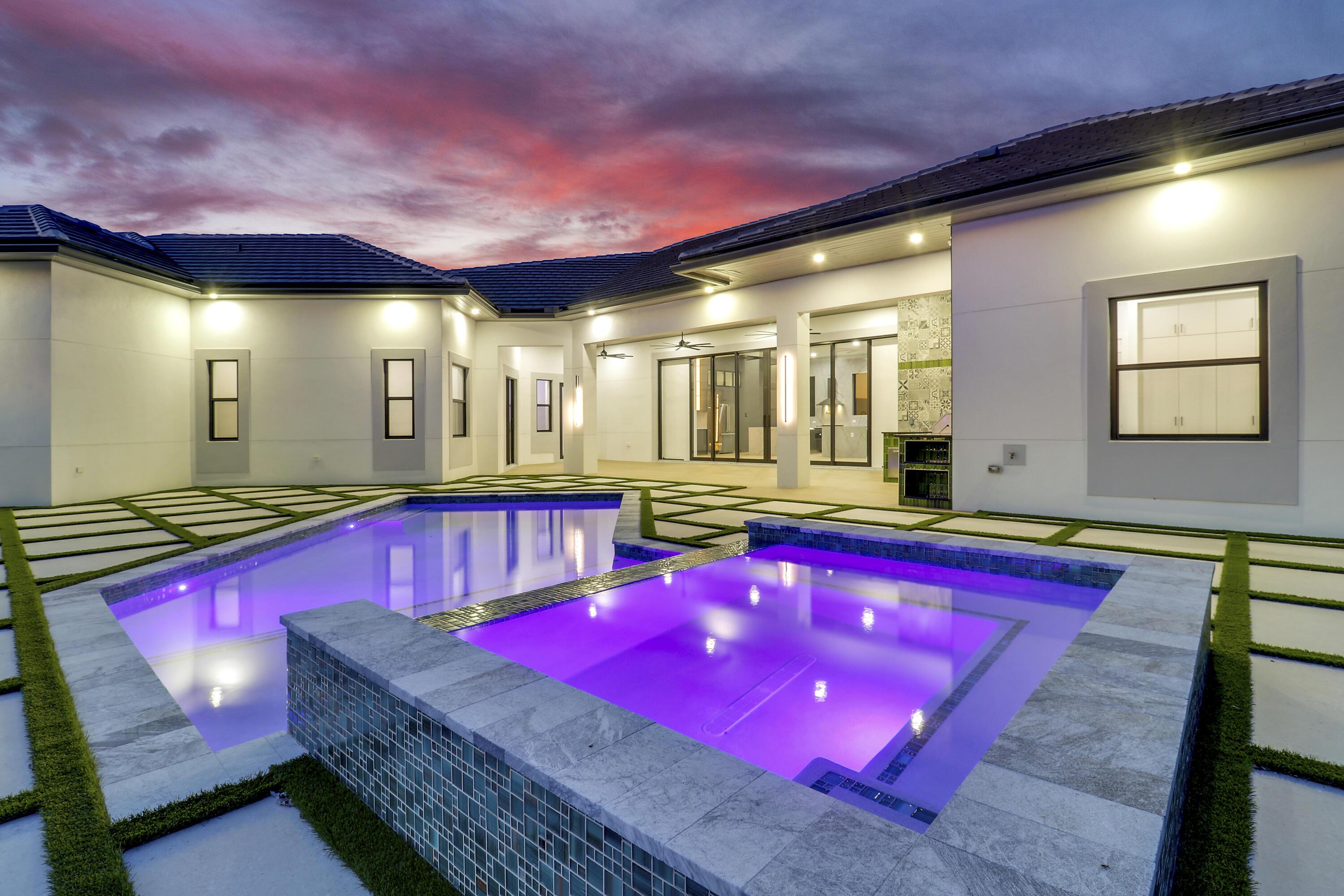 FIRST REPLAT OF RIVER POINT PUD - Residential