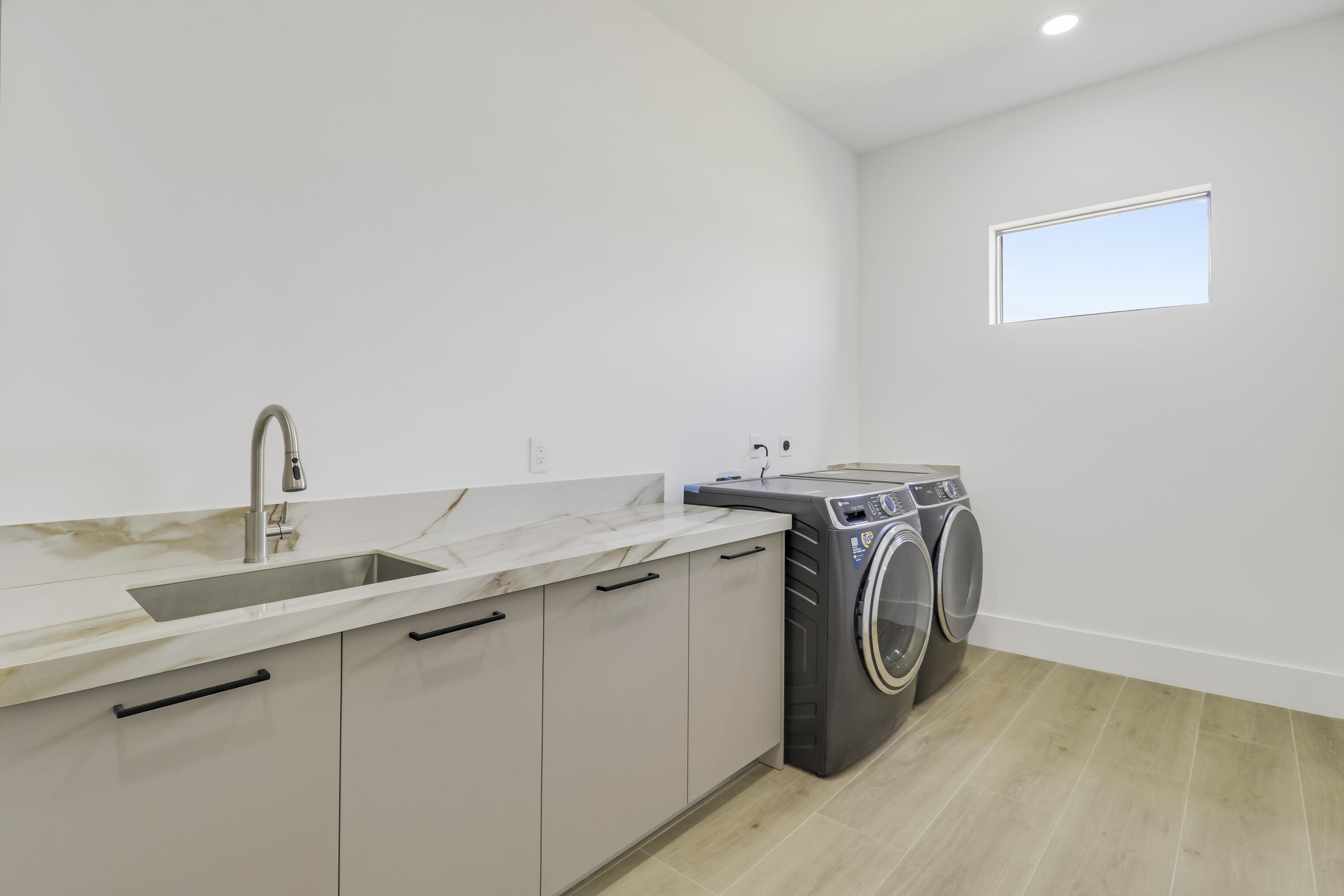 FIRST REPLAT OF RIVER POINT PUD - Residential