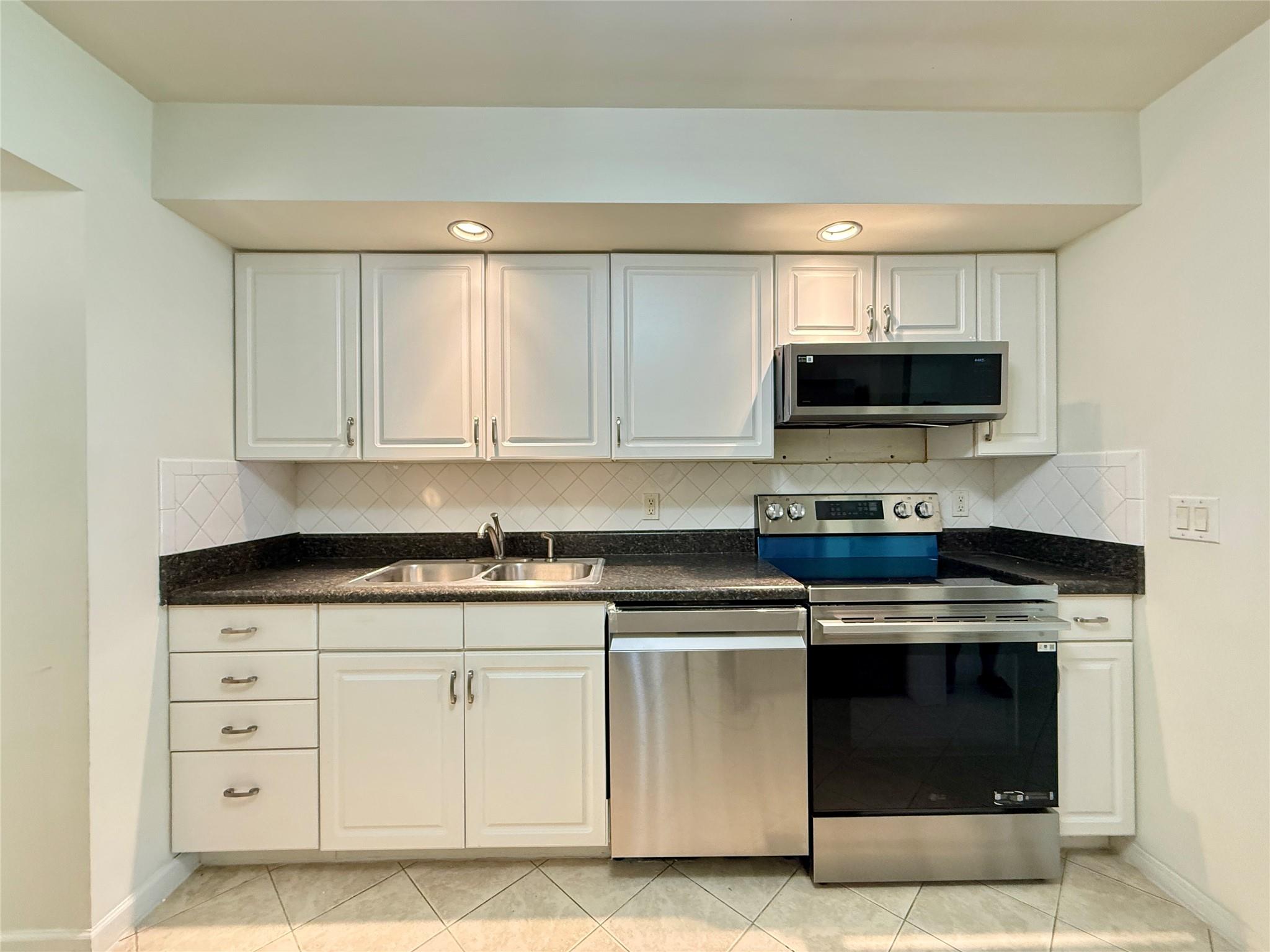 Edgewater Estates 1st Add - Residential Lease