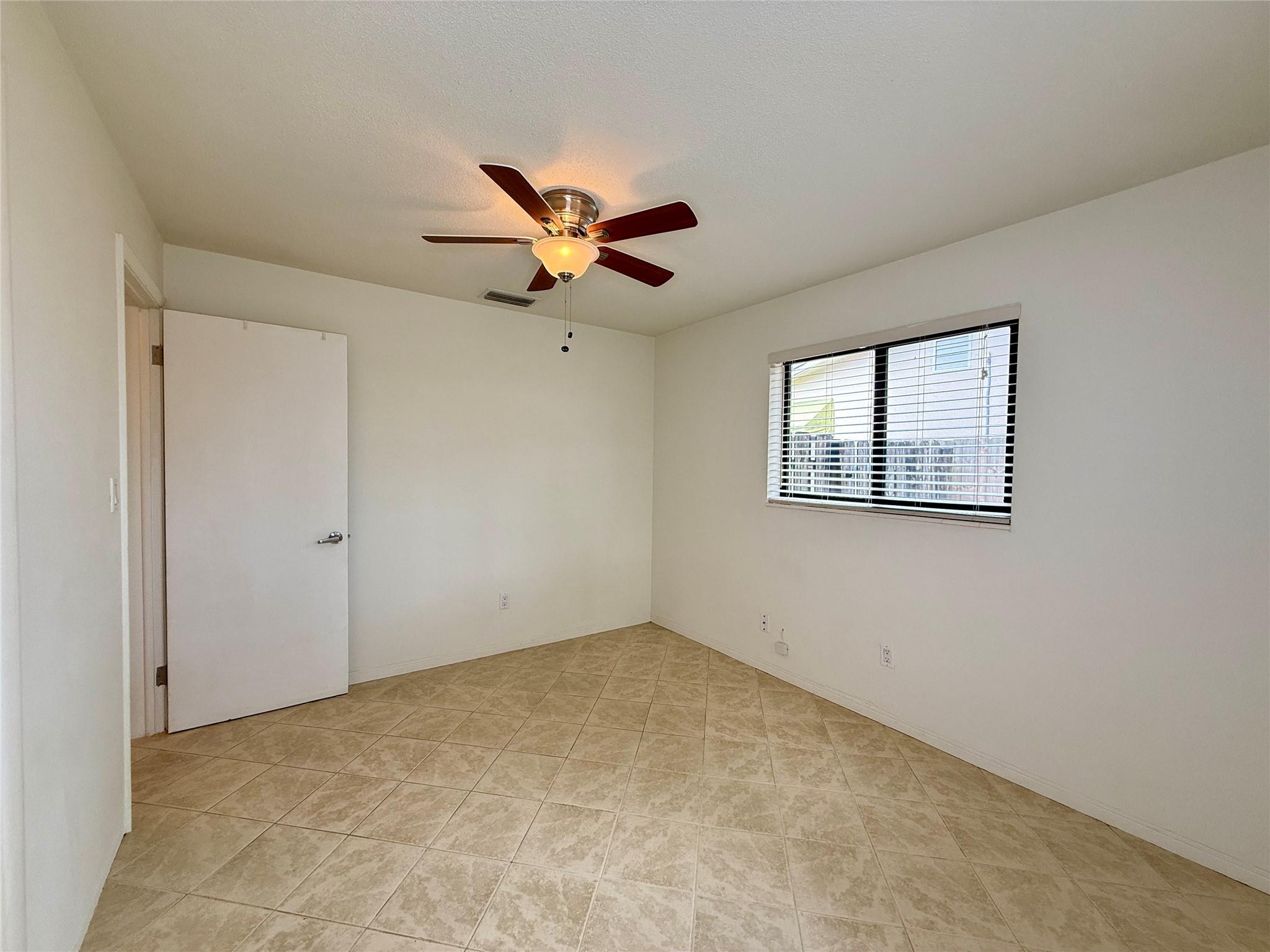 Edgewater Estates 1st Add - Residential Lease