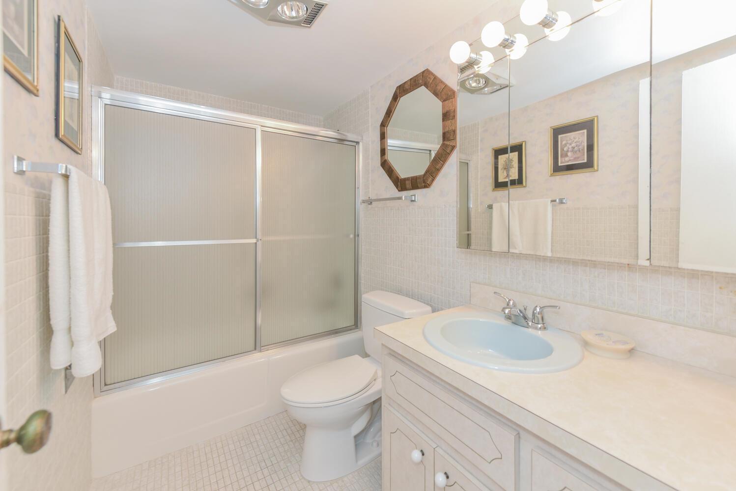 BARCLAY CONDO - Residential Lease