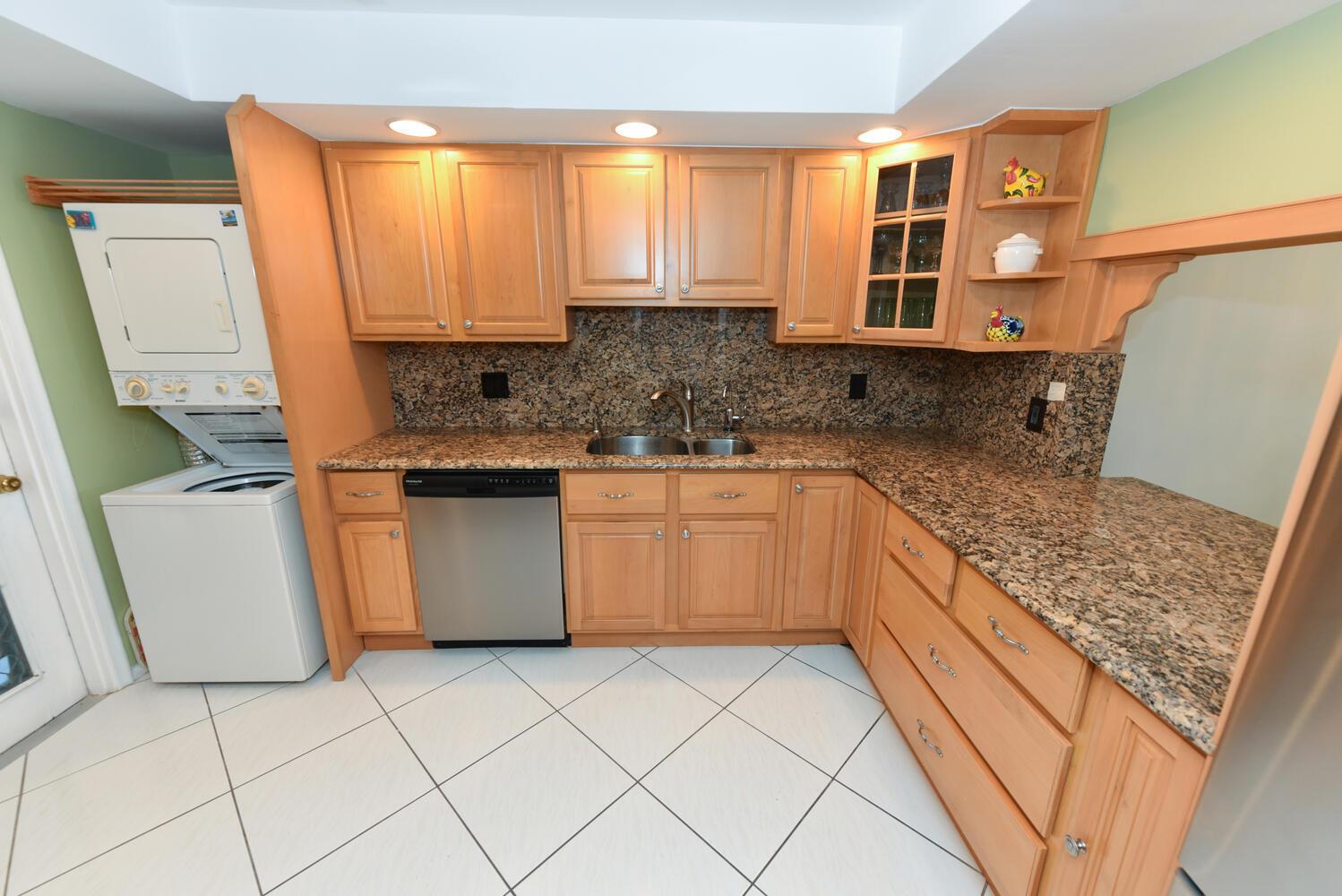 BARCLAY CONDO - Residential Lease