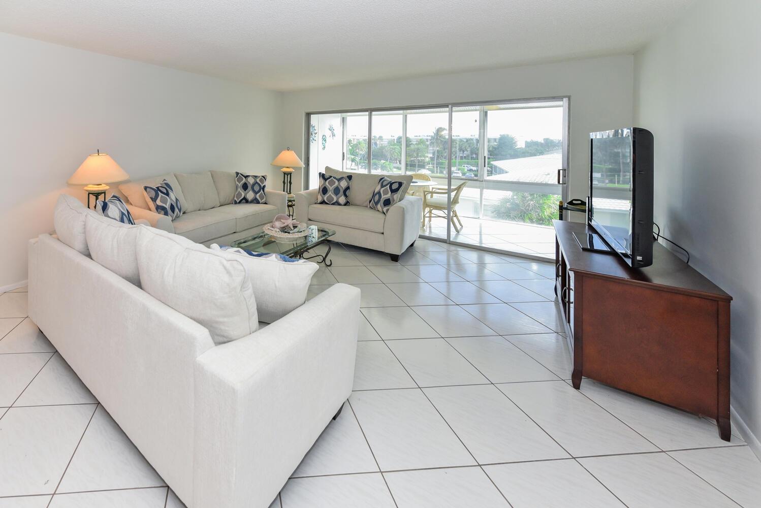 BARCLAY CONDO - Residential Lease