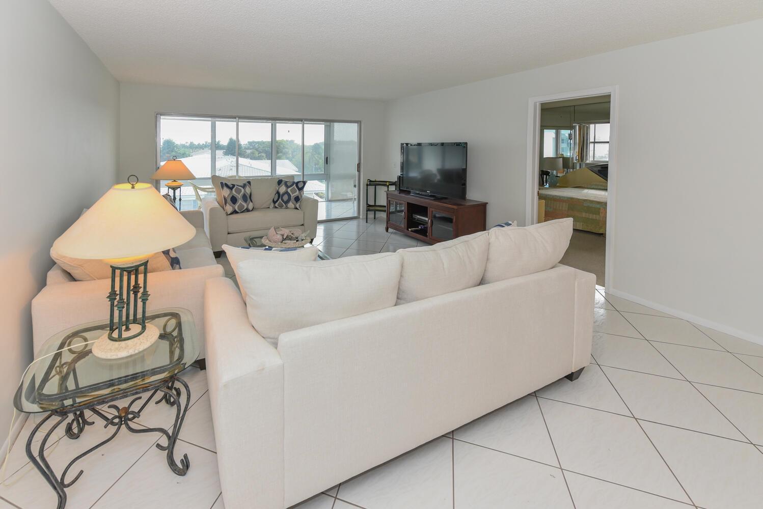 BARCLAY CONDO - Residential Lease