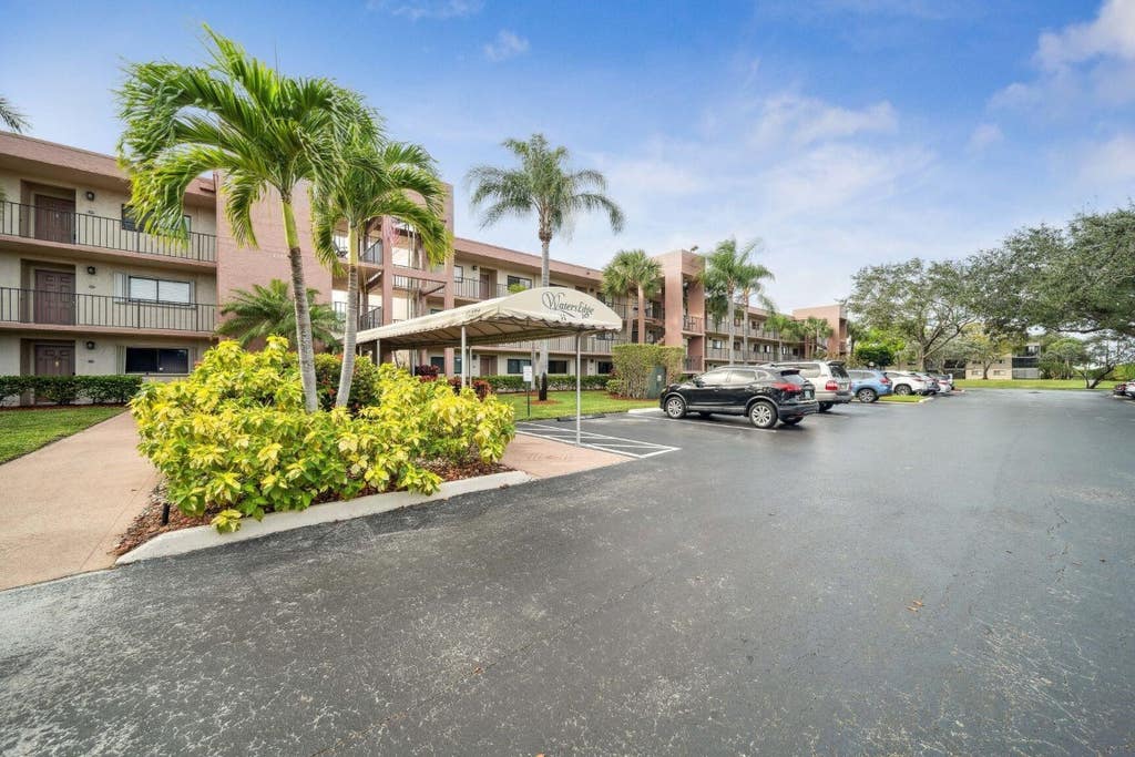 Photo of 15461 Pembridge Drive #213, Delray Beach, FL 33484 (MLS # F10420316)