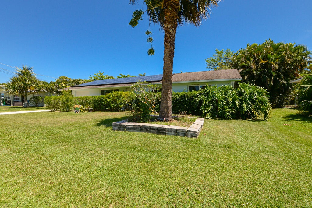 Photo of 5500 Hickory Drive, Fort Pierce, FL 34982 (MLS # R10978443)