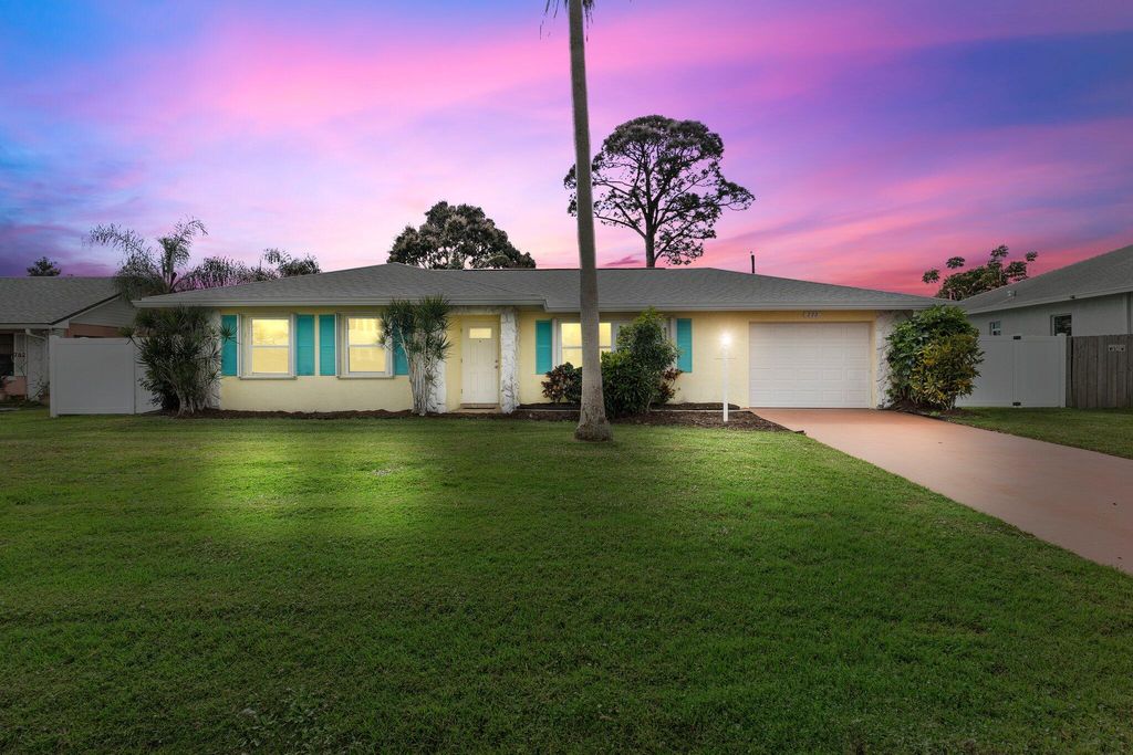 Photo of 772 SE Thornhill Drive, Port Saint Lucie, FL 34983 (MLS # R10959663)