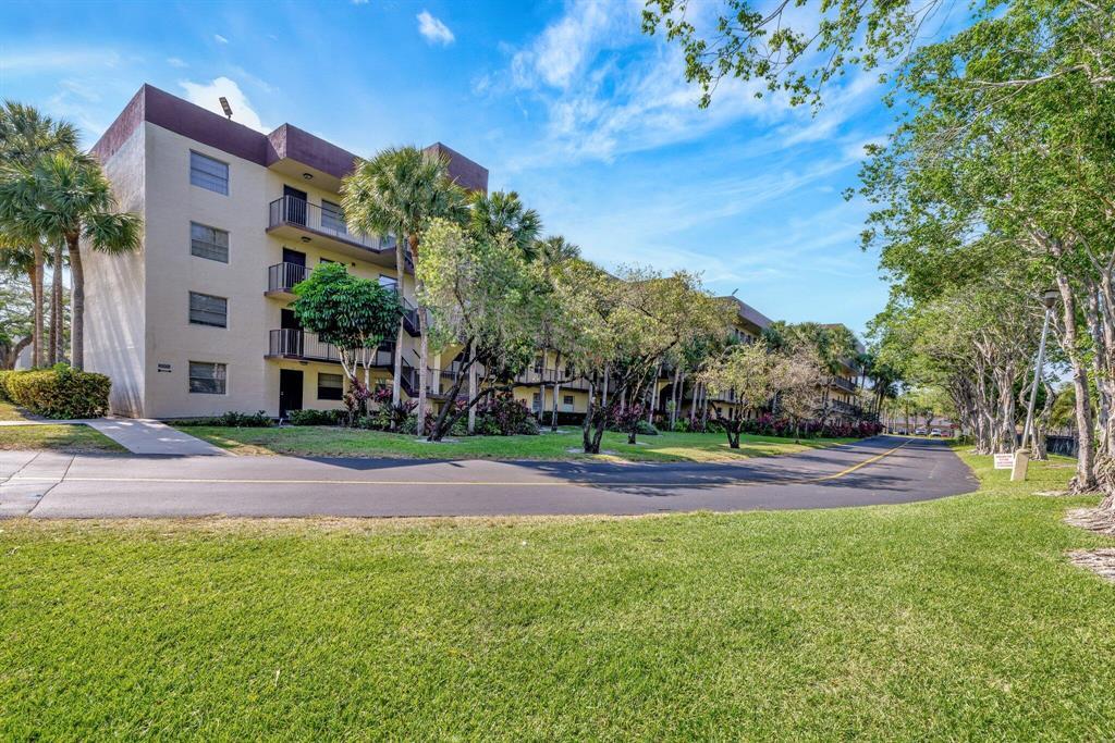 Photo of 3301 NW 47TH Terrace #403, Lauderdale Lakes, FL 33319 (MLS # B26076980)