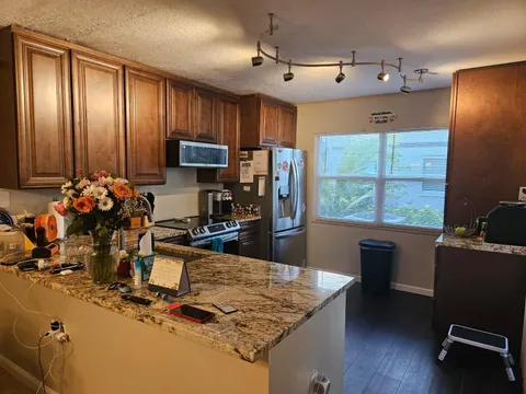 24 Bedford Court Unit A, Royal Palm Beach, FL MLS: R11091634