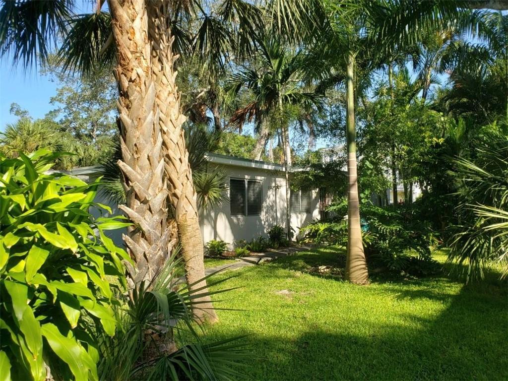 Great West Las Olas/Sailboat Bend location, walking distance to downtown! Recent kitchen, appliances and plank flooring. Has private patio at rear of unit. Located on a very large lot with great natural landscaping and large trees in Downtown. Close to 2nd Street, Publix, the courthouse and all that Sailboat Bend has to offer. Rent is $1,250 with $100 discount for each month the rent is paid on or before the due date. Maximum 2 occupants.