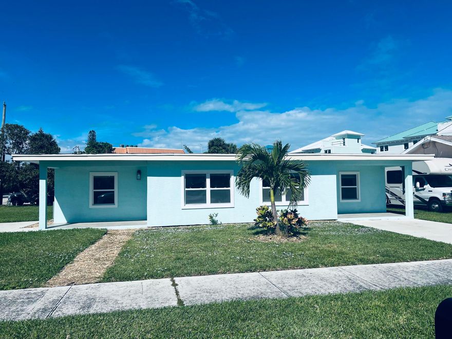 BEAUTIFUL REMODELED UNIT.  LOVELY LOCATION.  CLOSE TO BEACH, SHOPS & RESTAURANTS. UNIT HAS IMPACT WINDOWS, A LAUNDRY RM WITH A WASHER AND DRYER. BIG STORAGE AREA. ALL CERAMIC TILED FLOORS, PADDLE FANS & BLINDS.