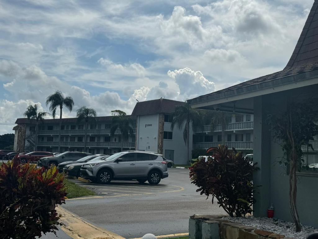 VILLAGE GREEN 4 CONDO - Residential Lease