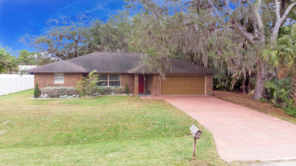Photo of 2318 SW Pamona Street, Port Saint Lucie, FL 34953 (MLS # R10772902)