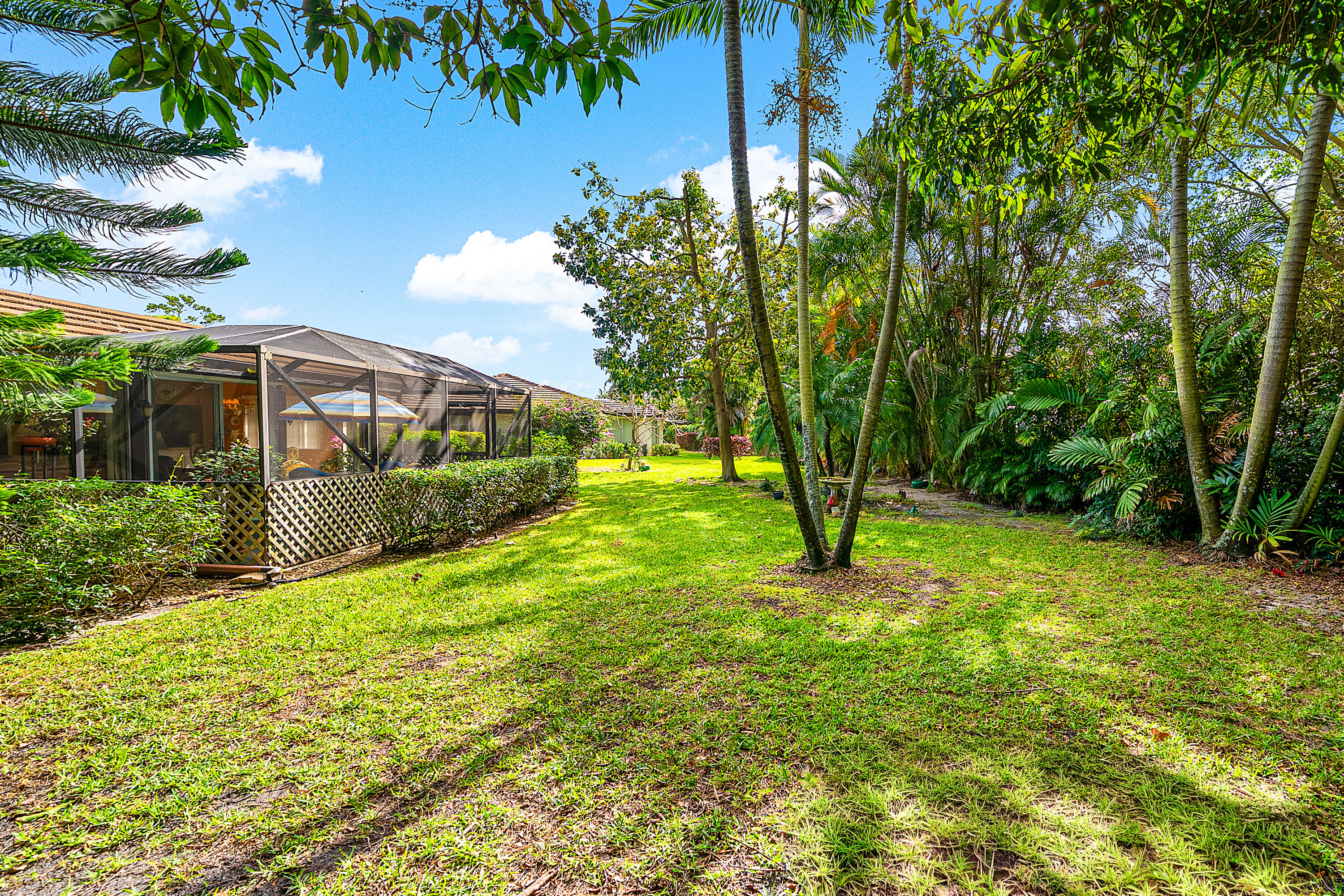 PINE VILLAS 10 - Residential